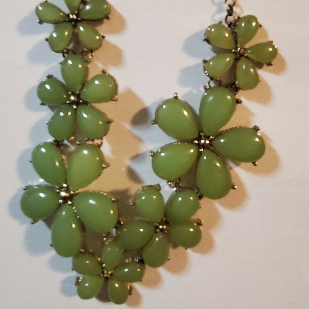 Necklace green flowers
